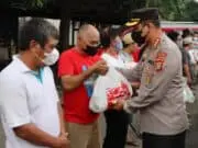 Ratusan Sopir Angkot di Kota Tangerang Dapat Paket Sembako dari Polisi Ratusan Sopir Angkot di Kota Tangerang Dapat Paket Sembako dari Polisi