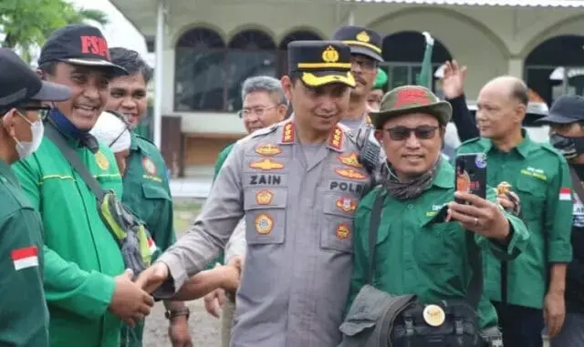Kawal Aksi Buruh Tolak BBM Naik, Kapolrestro Tangerang: Humanis Tanpa Senjata Kawal Aksi Buruh Tolak BBM Naik, Kapolrestro Tangerang: Humanis Tanpa Senjata