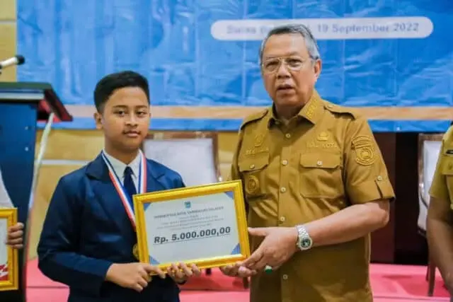 Siswa MTSN 1 Tangsel Raih Medali Emas Robotik Tingkat Internasional, Benyamin Berikan Penghargaan