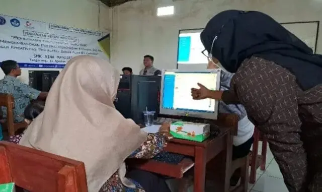 Ferawati, M.Pd: Lewat E-Learning, Produktivitas Guru SMK dapat Lebih Ditingkatkan Ferawati, M.Pd: Lewat E-Learning, Produktivitas Guru SMK dapat Lebih Ditingkatkan