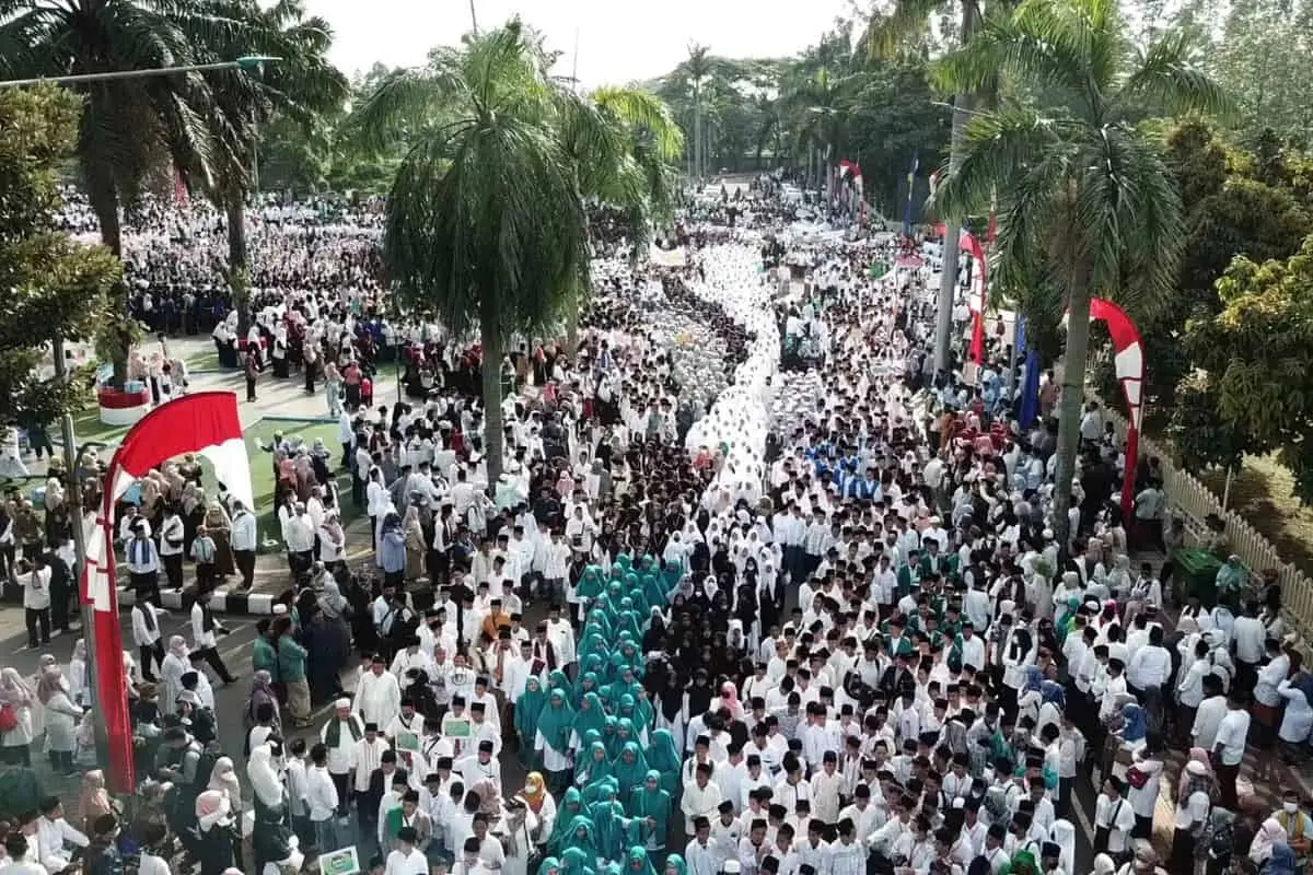 Kirab Santri Meriahkan HSN 2022 di Kota Tangerang, Simak Pesan Walikota! Kirab Santri Meriahkan HSN 2022 di Kota Tangerang, Simak Pesan Walikota!