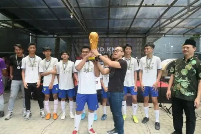 Pelajar SMK Ki Hajar Dewantoro Jadi Pemenang di Turnamen Futsal KNPI Banten Pelajar SMK Ki Hajar Dewantoro Jadi Pemenang di Turnamen Futsal KNPI Banten