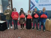 Yayasan Mbangun Karso Salurkan Sembako CSR BRI ke Pelaku UMKM Cilegon Yayasan Mbangun Karso Salurkan Sembako CSR BRI ke Pelaku UMKM Cilegon