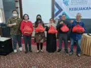 Yayasan Mbangun Karso Salurkan Sembako CSR BRI ke Pelaku UMKM Cilegon Yayasan Mbangun Karso Salurkan Sembako CSR BRI ke Pelaku UMKM Cilegon