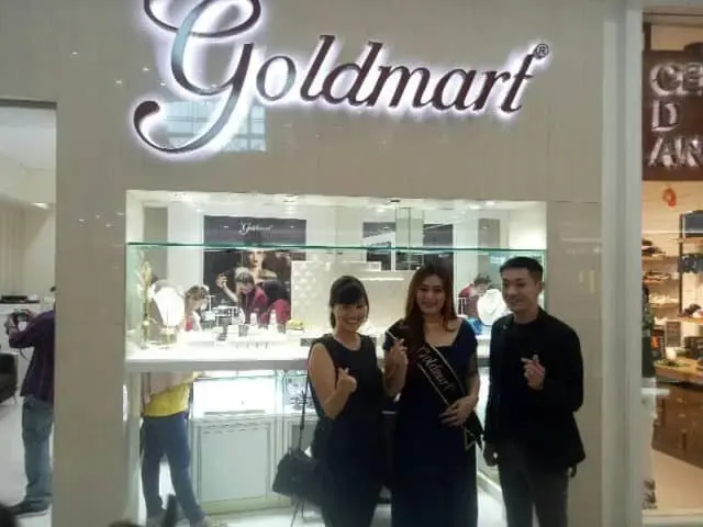 IMG20220930142739_copy_800x600 Rocky Kantono Assistant Sales Manager Goldmart bersama Yolana Limman hade of marcom dan model Goldmart.
