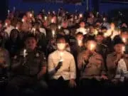Bareng Polisi, Suporter Persikota Tangerang Doa Bersama Solidaritas Untuk Kanjuruhan Bareng Polisi, Suporter Persikota Tangerang Doa Bersama Solidaritas Untuk Kanjuruhan