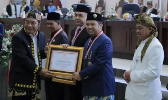 HUT Banten ke- 22, Walkot Tangerang Terima Piagam Penghargaan dari Pj. Gubernur HUT Banten ke- 22, Walkot Tangerang Terima Piagam Penghargaan dari Pj. Gubernur