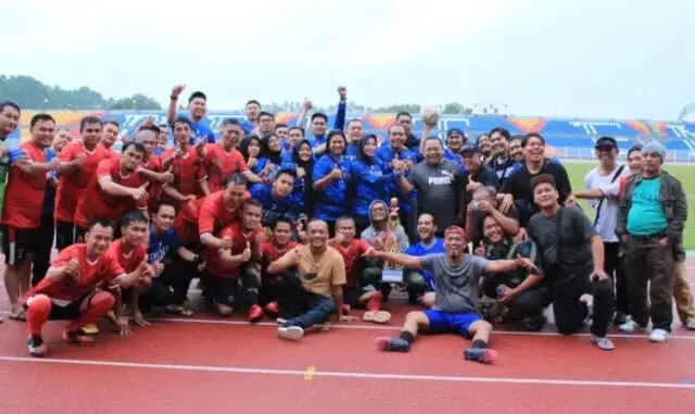 Seru! Laga Persahabatan Sepak Bola, Samsat Cikokol FC 1-0 Versus Pokja WHTR Seru! Laga Persahabatan Sepak Bola, Samsat Cikokol FC 1-0 Versus Pokja WHTR