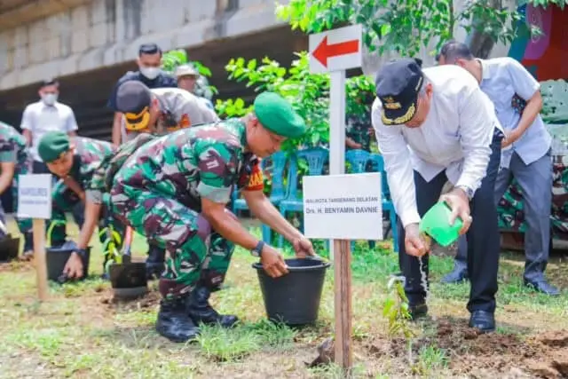 Gelar Baksos dan Penanaman 1.000 Pohon, Benyamin Apresiasi Yon Arhanud 1/Purwa Bajra Cakti Gelar Baksos dan Penanaman 1.000 Pohon, Benyamin Apresiasi Yon Arhanud 1/Purwa Bajra Cakti