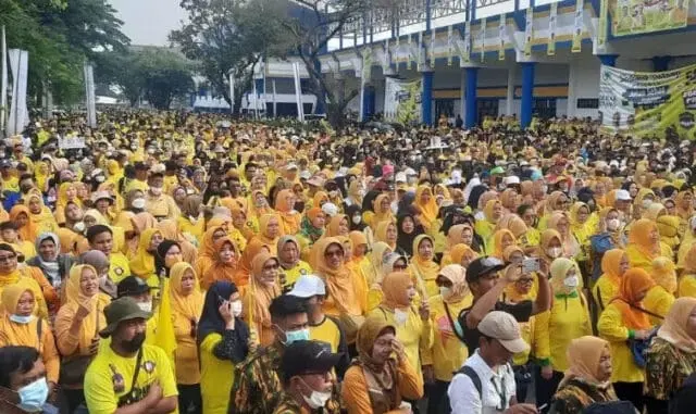 Rangkaian HUT Golkar ke-58 di Kota Tangerang, Stadion Benteng Berwarna Kuning Rangkaian HUT Golkar ke-58 di Kota Tangerang, Stadion Benteng Berwarna Kuning