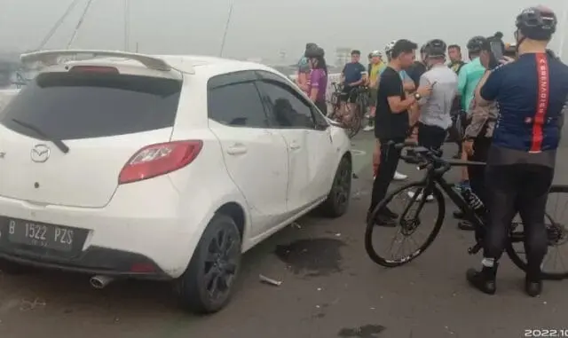 Ngantuk, Enam Pesepeda Diseruduk Sedan di PIK 2 Jakarta-Banten Alami Luka-Luka Ngantuk, Enam Pesepeda Diseruduk Sedan di PIK 2 Jakarta-Banten Alami Luka-Luka