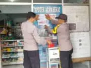 Edukasi Terkait Obat Sirup Terlarang, Polisi Kota Tangerang Sebar Pamflet dan Stiker Edukasi Terkait Obat Sirup Terlarang, Polisi Kota Tangerang Sebar Pamflet dan Stiker