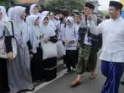 Kirab Santri Meriahkan HSN 2022 di Kota Tangerang, Simak Pesan Walikota! Kirab Santri Meriahkan HSN 2022 di Kota Tangerang, Simak Pesan Walikota!