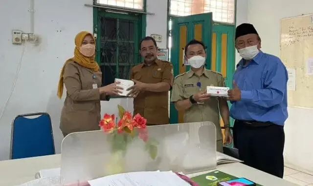 Cegah Anemia, Puskesmas Petir Bagikan Tablet Tambah Darah ke Sekolah - Sekolah Cegah Anemia, Puskesmas Petir Bagikan Tablet Tambah Darah ke Sekolah - Sekolah