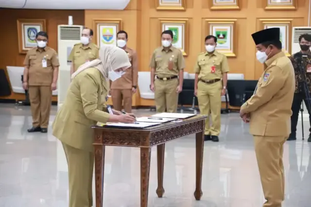 Lantik 19 Pejabat Fungsional, Sekjen Kemendagri Ingatkan Tantangan Birokrasi Pasca-Weberian Lantik 19 Pejabat Fungsional, Sekjen Kemendagri Ingatkan Tantangan Birokrasi Pasca-Weberian