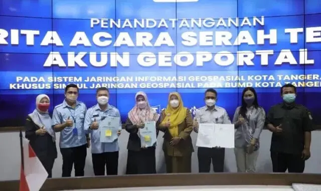 Diskominfo Kota Tangerang Serahkan Akun Geoportal ke Tiga BUMD Diskominfo Kota Tangerang Serahkan Akun Geoportal ke Tiga BUMD