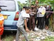 24 Adegan Diperagakan dalam Rekontruksi Pembunuhan Sopir Angkot di Tangerang 24 Adegan Diperagakan dalam Rekontruksi Pembunuhan Sopir Angkot di Tangerang
