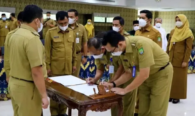 Penyegaran, Wali Kota Bongkar Pasang ASN di Lingkungan Pemerintah Kota Tangerang Penyegaran, Wali Kota Bongkar Pasang ASN di Lingkungan Pemerintah Kota Tangerang