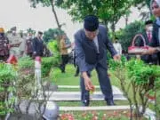 Peringati Hari Pahlawan, Pemkot Tangsel Gelar Upacara dan Tabur Bunga di TMP Seribu Peringati Hari Pahlawan, Pemkot Tangsel Gelar Upacara dan Tabur Bunga di TMP Seribu