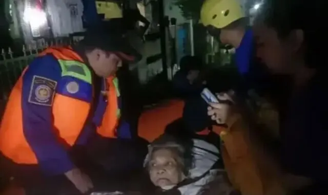 16 Titik Banjir di Kota Tangerang, BPBD dan Relawan Berjibaku Bantu Warga Terdampak 16 Titik Banjir di Kota Tangerang, BPBD dan Relawan Berjibaku Bantu Warga Terdampak