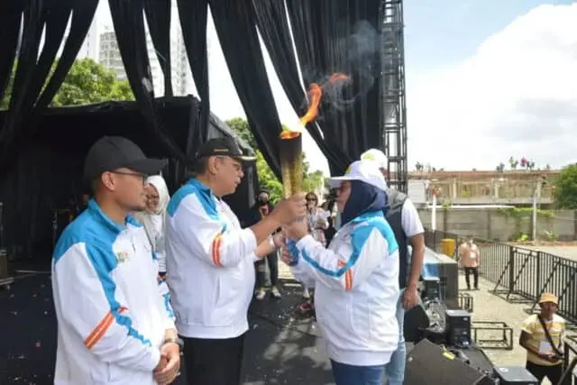 Terima Kirab Obor Porprov VI Banten, Wali Kota Benyamin Ajak Warga Dukung Kontingen Tangsel Terima Kirab Obor Porprov VI Banten, Wali Kota Benyamin Ajak Warga Dukung Kontingen Tangsel