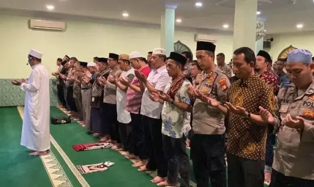 Polisi Tangerang Kota Gelar Doa dan Shalat Ghaib untuk Korban Gempa Cianjur Polisi Tangerang Kota Gelar Doa dan Shalat Ghaib untuk Korban Gempa Cianjur