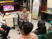 Momen Piala Dunia 2022, Kapolres Metro Tangerang Kota Rajin Temui Warga Nobar