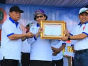 Peduli Guru, Walkot Tangerang Diberi Anugerah Kertaraharja Peduli Guru, Walkot Tangerang Diberi Anugerah Kertaraharja
