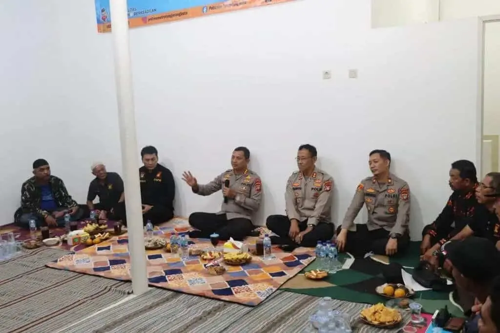 Malam-malam Ke Ciledug, Ini yang Dilakukan Kapolres Metro Tangerang Kota Malam-malam Ke Ciledug, Ini yang Dilakukan Kapolres Metro Tangerang Kota