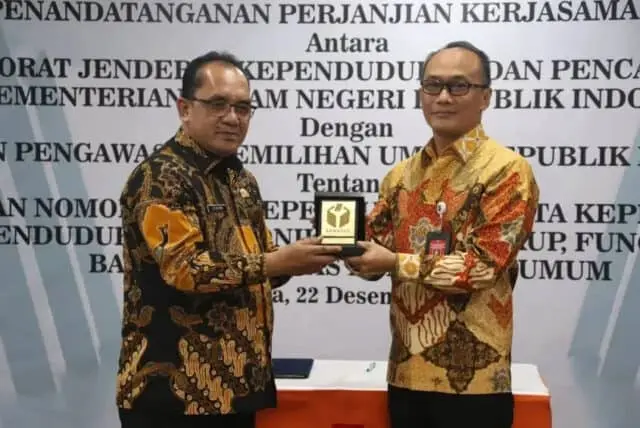 Ditjen Dukcapil Teken PKS Pemanfaatan Data NIK dengan Bawaslu untuk Pemilu Lebih Berkualitas Ditjen Dukcapil Teken PKS Pemanfaatan Data NIK dengan Bawaslu untuk Pemilu Lebih Berkualitas