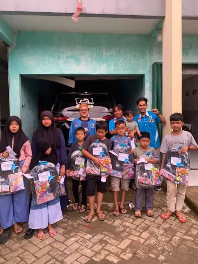 Jumat Berbagi, Kado Akhir Tahun Yatim-Piatu Kolaborasi DPK KNPI Cisauk YBM PLN Jumat Berbagi, Kado Akhir Tahun Yatim-Piatu Kolaborasi DPK KNPI Cisauk YBM PLN