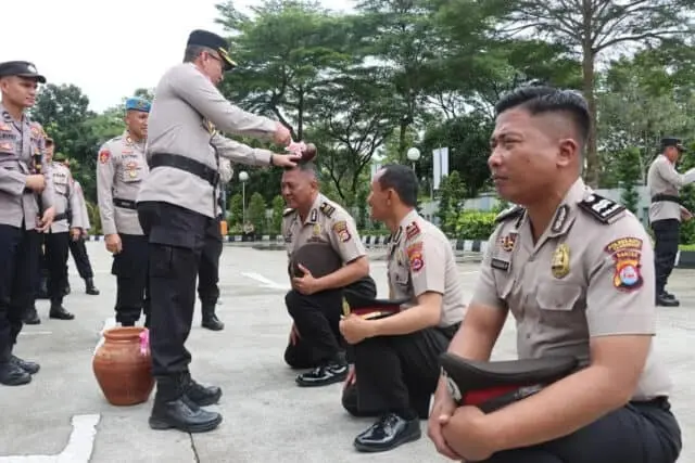 Kapolresta Tangerang Pimpin, 60 Personel Polresta Tangerang Naik Pangkat Kapolresta Tangerang Pimpin, 60 Personel Polresta Tangerang Naik Pangkat