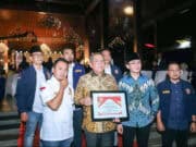 Dukung Program Karang Taruna, Wali Kota Benyamin Raih Penghargaan Satyalancana Dukung Program Karang Taruna, Wali Kota Benyamin Raih Penghargaan Satyalancana