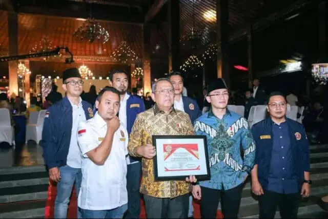 Dukung Program Karang Taruna, Wali Kota Benyamin Raih Penghargaan Satyalancana Dukung Program Karang Taruna, Wali Kota Benyamin Raih Penghargaan Satyalancana
