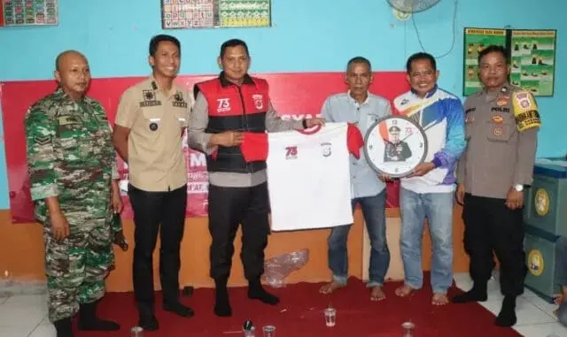 Simak Pesan Kamtibmas Kapolres Saat Sambangi Warga RW 03 Karawaci Simak Pesan Kamtibmas Kapolres Saat Sambangi Warga RW 03 Karawaci