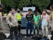 Bawa Celurit Buat Tawuran, Tiga Remaja Diangkut ke Polsek Neglasari Bawa Celurit Buat Tawuran, Tiga Remaja Diangkut ke Polsek Neglasari