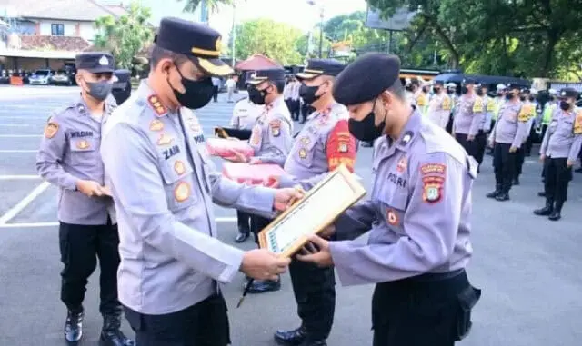 Bawa Harum Nama Polres Metro Tangerang Kota, 4 Polisi Diganjar Penghargaan Bawa Harum Nama Polres Metro Tangerang Kota, 4 Polisi Diganjar Penghargaan