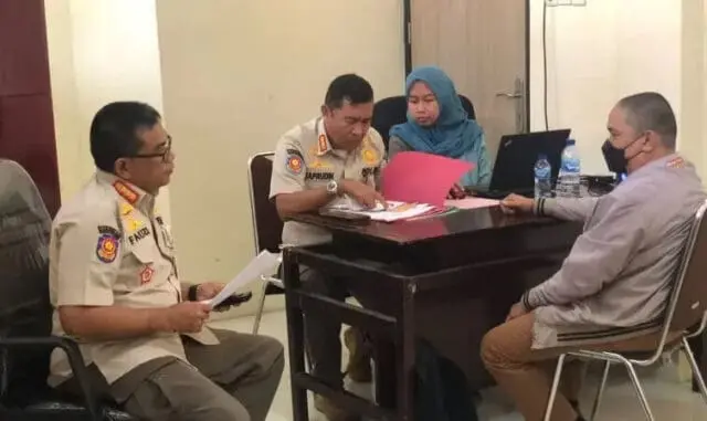 Pengusaha Miras Diduga Palsukan Surat Izin Berusaha, Ini Kata Kasatpol PP Kota Tangerang Pengusaha Miras Diduga Palsukan Surat Izin Berusaha, Ini Kata Kasatpol PP Kota Tangerang