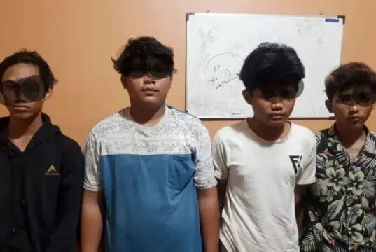 Serem! Mau Tawuran Pakai Bom Molotov, Empat Remaja di Tangerang Ditangkap Serem! Mau Tawuran Pakai Bom Molotov, Empat Remaja di Tangerang Ditangkap