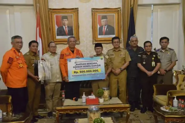 Pemerintah Kota Tangerang Selatan menyalurkan bantuan kepada Pemerintah Kabupaten Cianjur Pemerintah Kota Tangerang Selatan menyalurkan bantuan kepada Pemerintah Kabupaten Cianjur