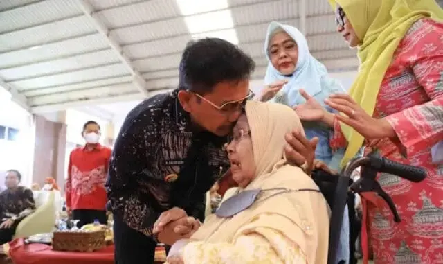 Kasih Ibu Sepanjang Masa, Begini Momen Haru Hari Ibu ke- 94 di Kota Tangerang Kasih Ibu Sepanjang Masa, Begini Momen Haru Hari Ibu ke- 94 di Kota Tangerang