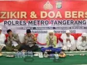 Hadirkan Abuya Muhtadi, Kapolres dan Jajaran Gelar Dzikir dan Doa Akhir Tahun Hadirkan Abuya Muhtadi, Kapolres dan Jajaran Gelar Dzikir dan Doa Akhir Tahun