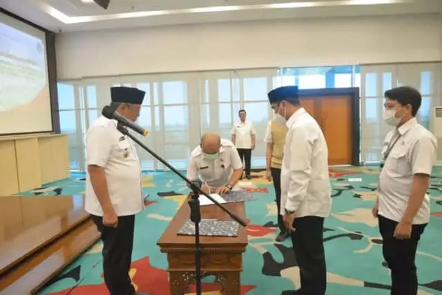 Lantik Ratusan Pejabat Fungsional, Benyamin: Tunjukkan Birokrat yang Dinamis dan Profesional Lantik Ratusan Pejabat Fungsional, Benyamin: Tunjukkan Birokrat yang Dinamis dan Profesional