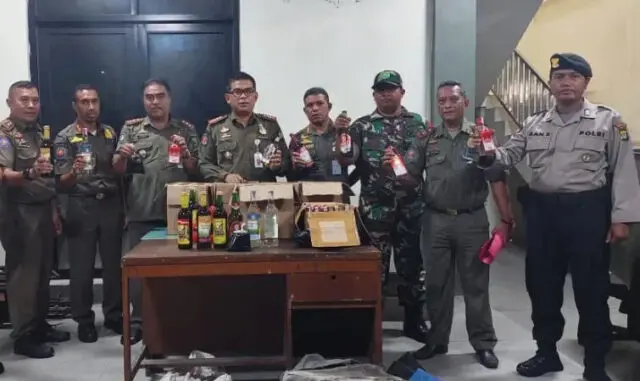 Satpol PP Kota Tangerang Gandeng TNI-Polri Lakukan Operasi Penegakan Perda Satpol PP Kota Tangerang Gandeng TNI-Polri Lakukan Operasi Penegakan Perda