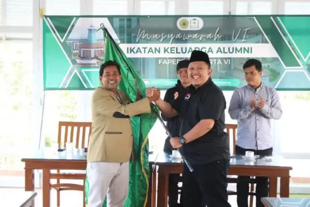 Serah Terima Bendera IKA Fakultas Pertanian Usai Musyawarah Alumni Ke-VI Serah Terima Bendera IKA Fakultas Pertanian Usai Musyawarah Alumni Ke-VI