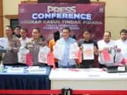 Polisi Berhasil Bekuk Lady Queen, Pembuat dan Pengedar Uang Palsu Polisi Berhasil Bekuk Lady Queen, Pembuat dan Pengedar Uang Palsu