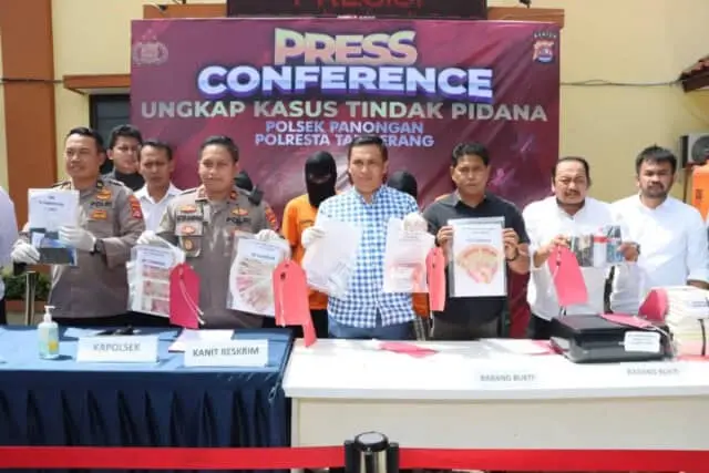 Polisi Berhasil Bekuk Lady Queen, Pembuat dan Pengedar Uang Palsu Polisi Berhasil Bekuk Lady Queen, Pembuat dan Pengedar Uang Palsu