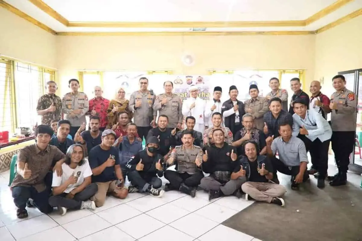 Dengar Aspirasi Masyarakat, Polda Banten Gelar Jumat Curhat di Cipocok Jaya Dengar Aspirasi Masyarakat, Polda Banten Gelar Jumat Curhat di Cipocok Jaya