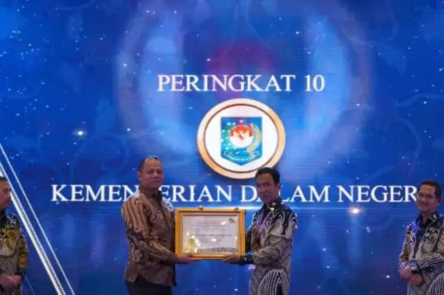 Kemendagri Raih Anugerah Kepatuhan Standar Pelayanan Publik 2022 Kemendagri Raih Anugerah Kepatuhan Standar Pelayanan Publik 2022