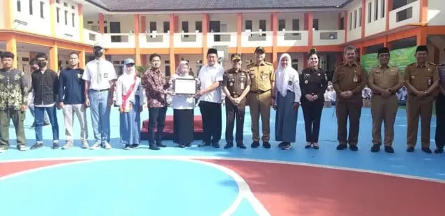 Disaksikan Kajati Banten Pelajar SMK di Kabupaten Tangerang Tanda Tangani Deklarasi Damai Disaksikan Kajati Banten Pelajar SMK di Kabupaten Tangerang Tanda Tangani Deklarasi Damai